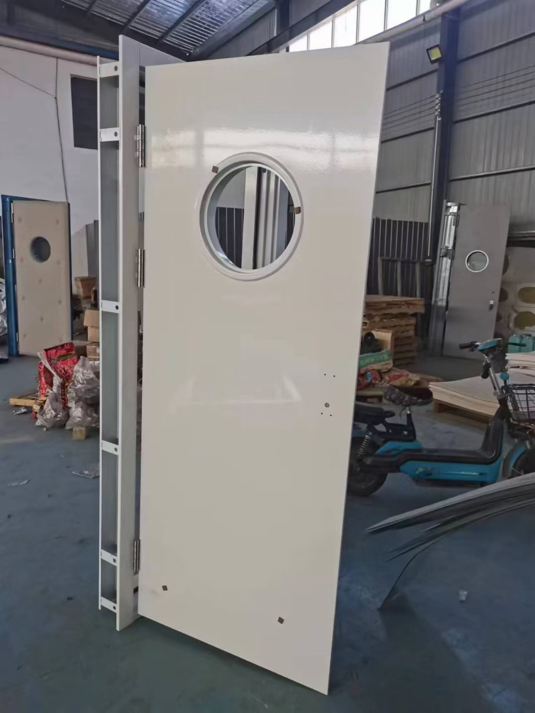 圓玻璃觀察窗鋼質(zhì)防火門(mén)圖片